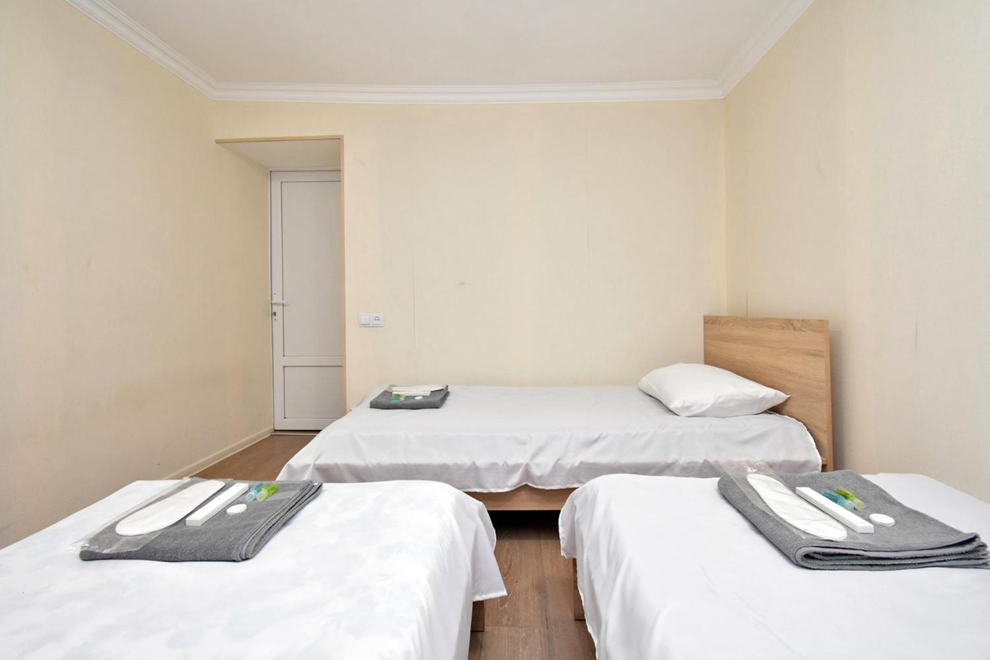 Aaaa Hotel Yerevan Exterior photo